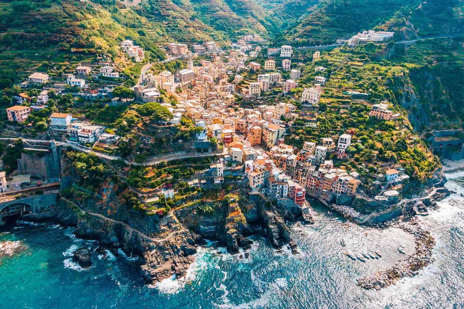 aerial view cinque terre hero CINQUETERRE0622 f99043be30454ac7ad42165f735259e3