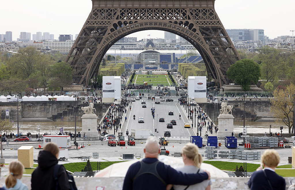 Eiffel Tower Olympic rings4