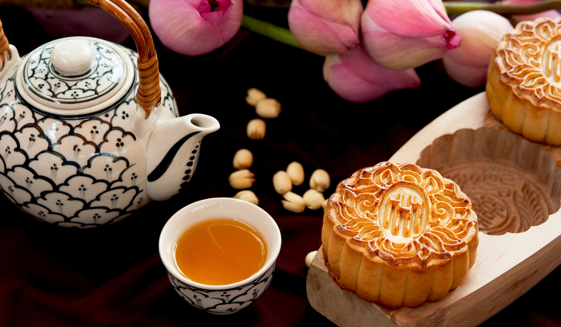 Asian mooncake