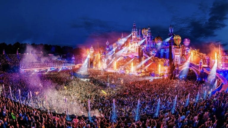 Lễ hội âm nhạc mùa hè: Tomorrowland, Glastonbury