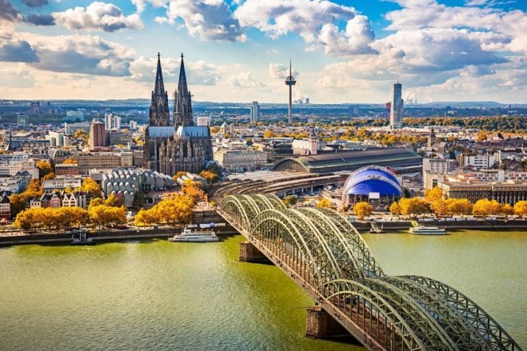 Hành trình qua Cologne (Đức): Khám phá kiến trúc Gothic, bảo tàng và không gian xanh