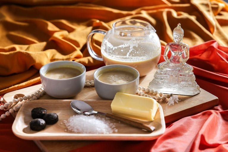 Nhấm nháp Trà Bơ, chạm vào hơi thở thảo nguyên Tây Tạng