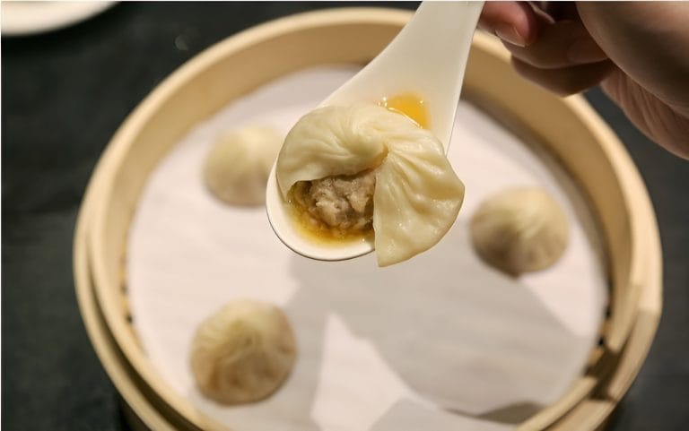 Nước súp Bánh Bao: Sự kỳ diệu của nước ninh tạo nên hương vị tinh tế
