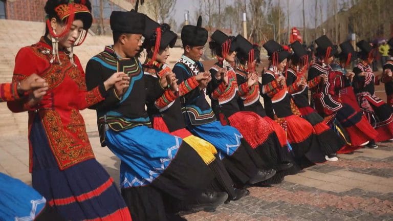 Khi tín ngưỡng dân gian tạo nên lễ hội “sờ ngực” kỳ lạ của người Di ở Vân Nam, Trung Quốc