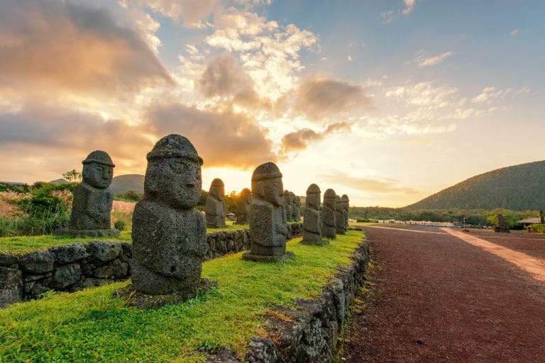 Dol Hareubang – Biểu tượng cổ xưa đầy bí ẩn của đảo Jeju, Hàn Quốc